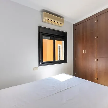 Apartment Great 3 Bedroom With Terrace In Golden Mile