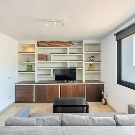 Apartment Great 3 Bedroom With Terrace In Golden Mile *