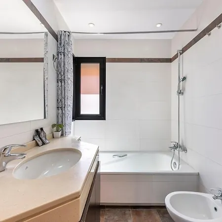 Great 3 Bedroom With Terrace In Golden Mile *