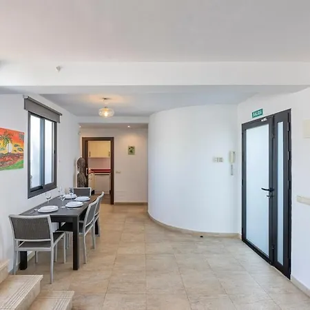 Great 3 Bedroom With Terrace In Golden Mile Apartment