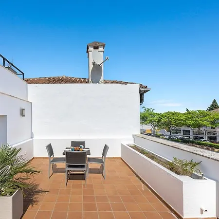 Great 3 Bedroom With Terrace In Golden Mile