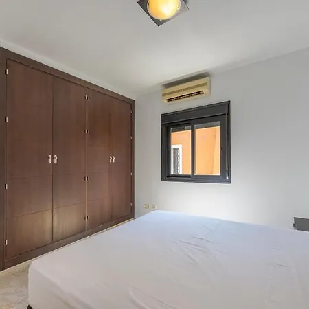 Great 3 Bedroom With Terrace In Golden Mile Marbella
