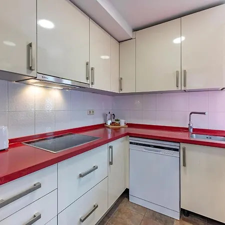 Great 3 Bedroom With Terrace In Golden Mile Marbella