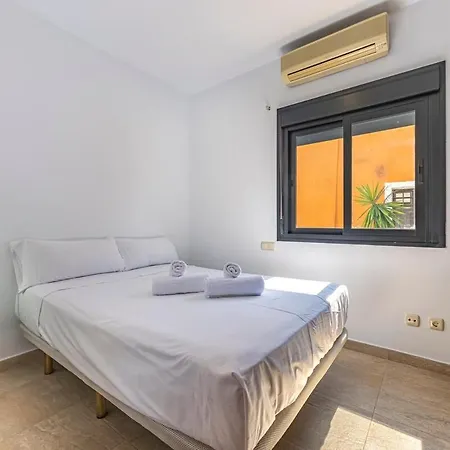 Apartment Great 3 Bedroom With Terrace In Golden Mile *