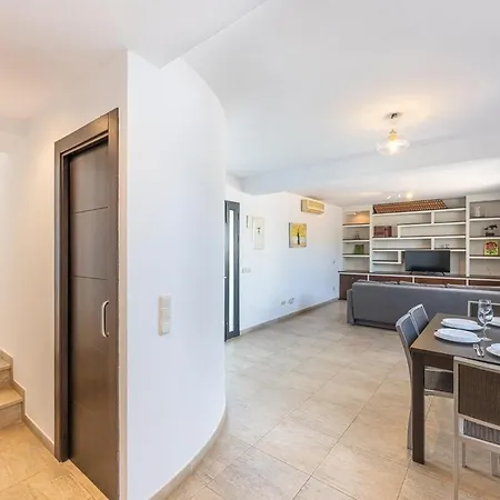 Apartment Great 3 Bedroom With Terrace In Golden Mile Marbella