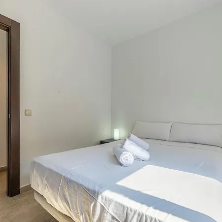 Great 3 Bedroom With Terrace In Golden Mile Apartment *