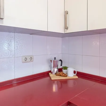 Great 3 Bedroom With Terrace In Golden Mile * Marbella
