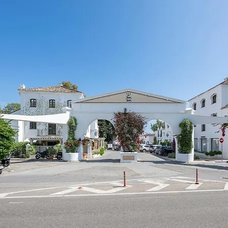Great 3 Bedroom With Terrace In Golden Mile Marbella