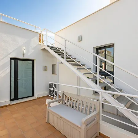 Great 3 Bedroom With Terrace In Golden Mile Apartment
