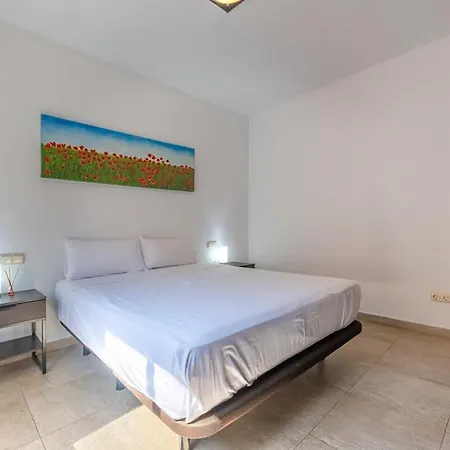 Apartment Great 3 Bedroom With Terrace In Golden Mile *