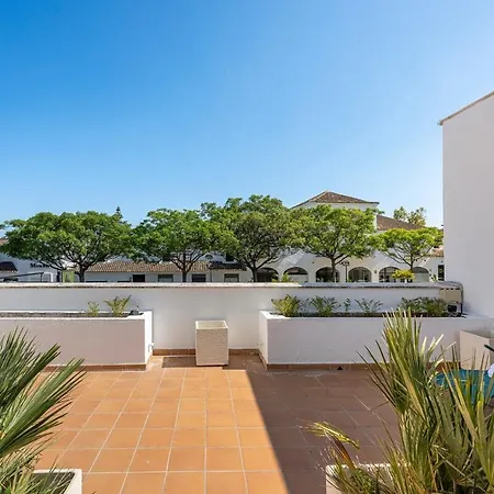 Great 3 Bedroom With Terrace In Golden Mile Apartment Marbella