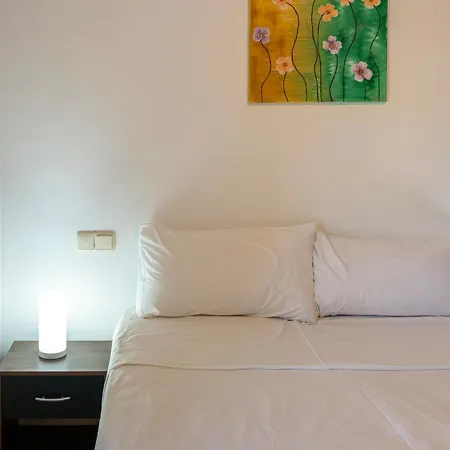 Great 3 Bedroom With Terrace In Golden Mile Apartment *